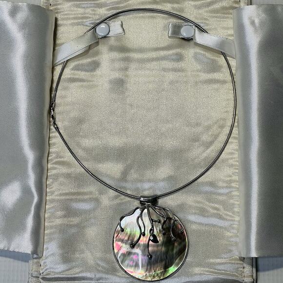 Sterling Silver 925 Round Mother of Pearl Pendant 18" Necklace - Picture 1 of 11
